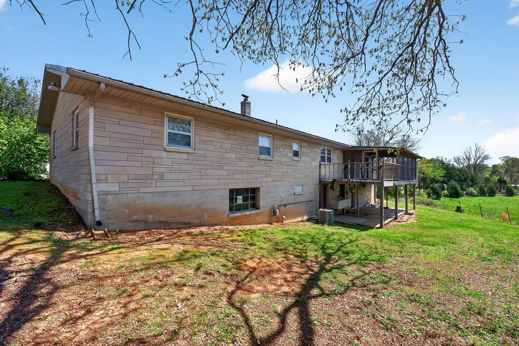 463 Franks Ferry Road Sparta TN 38583
