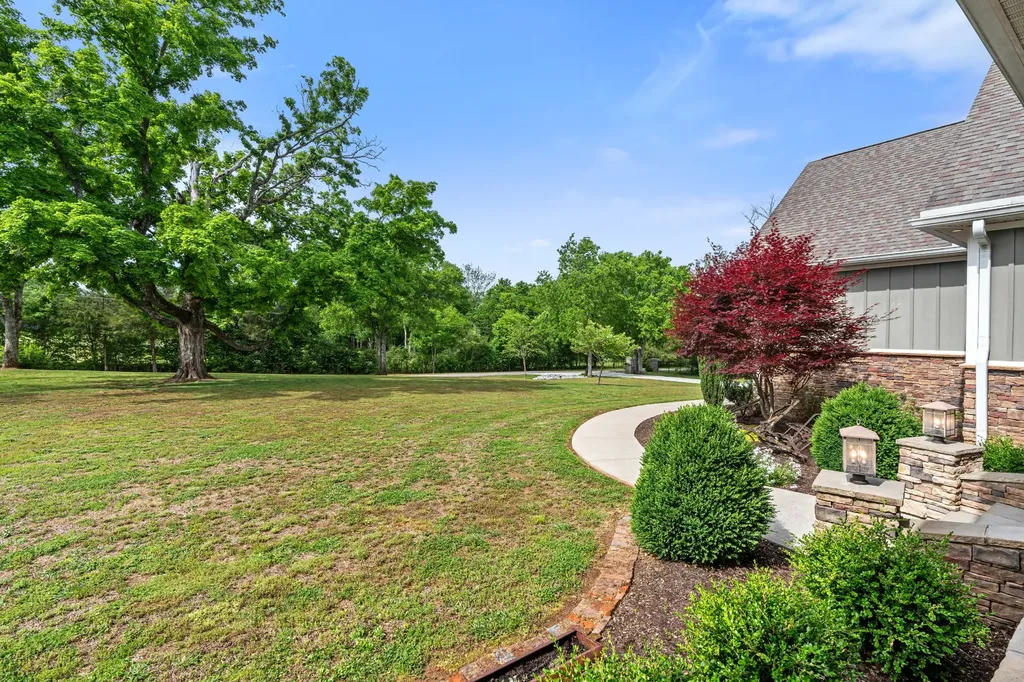 587A Douglas Lane Gallatin TN 37066