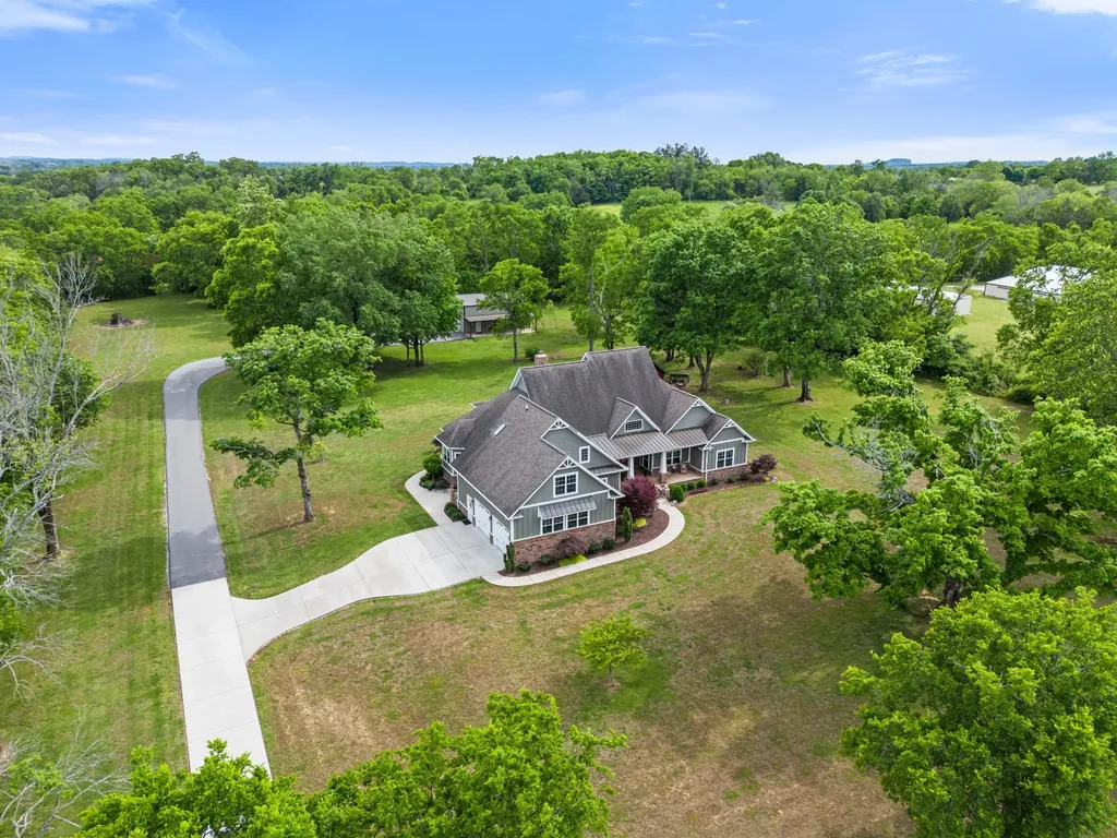 587A Douglas Lane Gallatin TN 37066