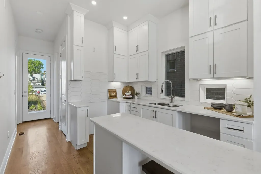 1711 5th Ave, N Nashville TN 37208