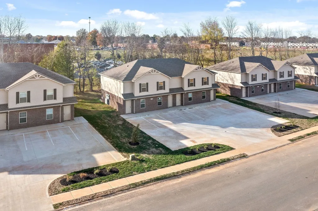 1000 Glenkirk Drive Clarksville TN 37042