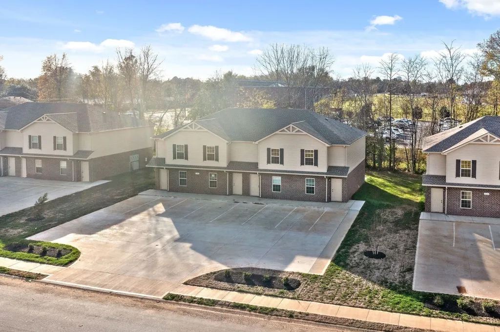1000 Glenkirk Drive Clarksville TN 37042