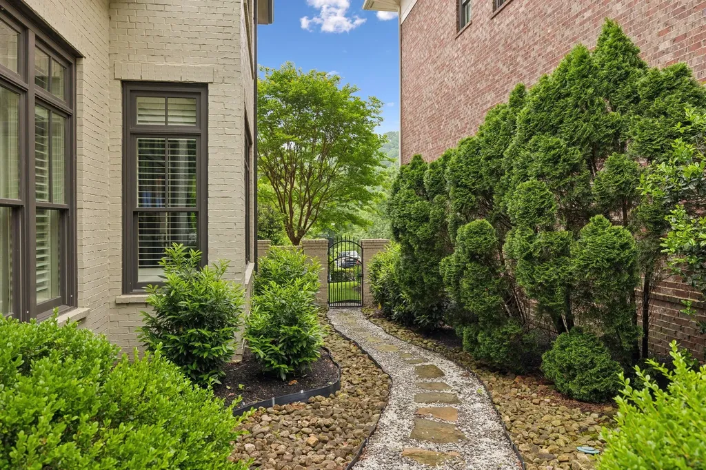1025 Falling Leaf Circle Brentwood TN 37027