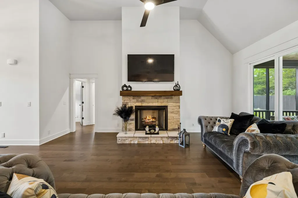 2614 Holly Springs Drive Murfreesboro TN 37128