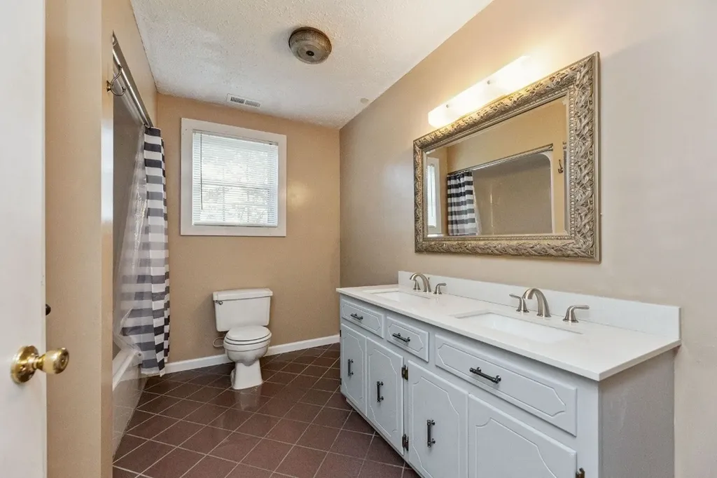 10112 Old Highway 46 Bon Aqua TN 37025