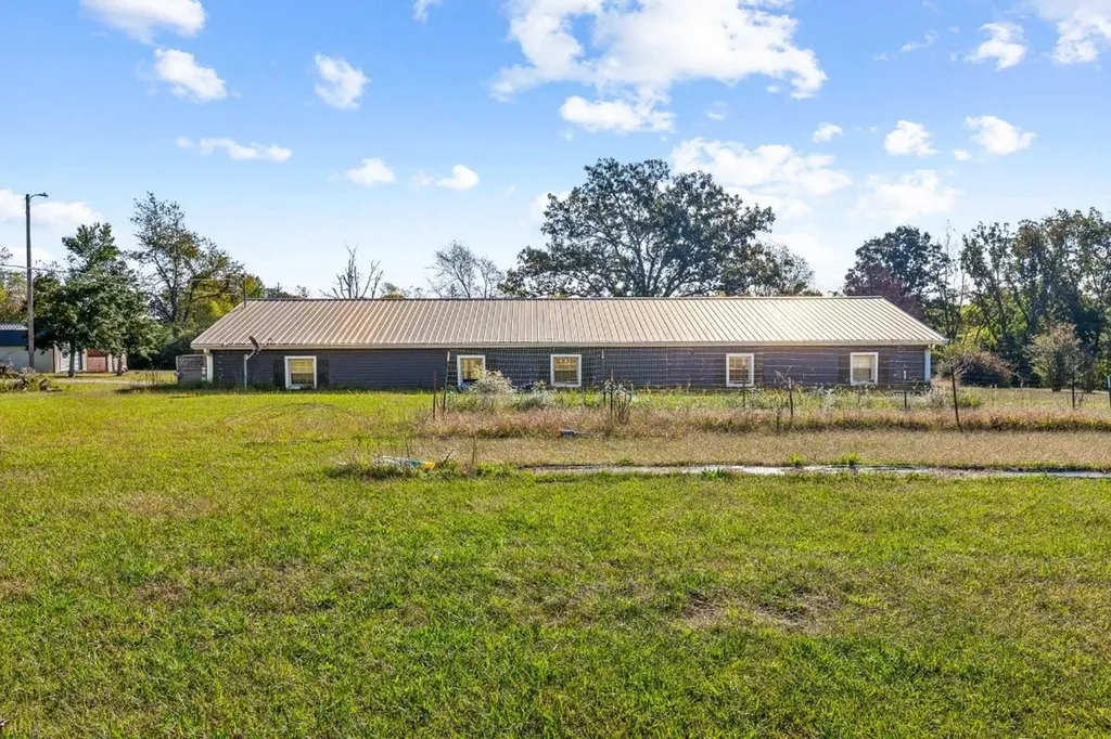 10112 Old Highway 46 Bon Aqua TN 37025