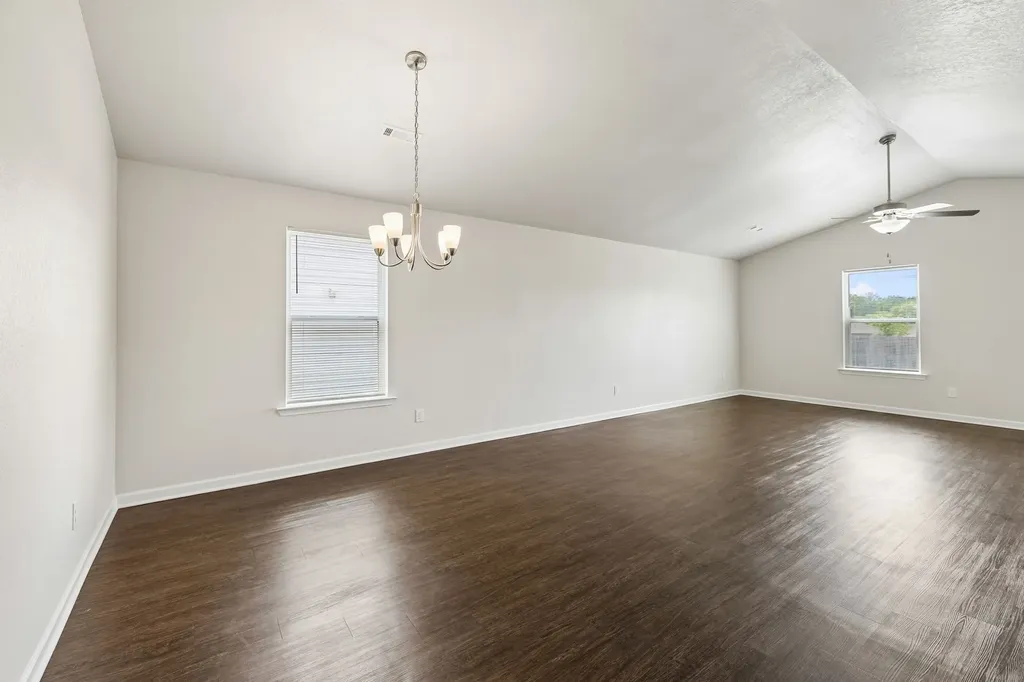 2702 Swarm Court Columbia TN 38401