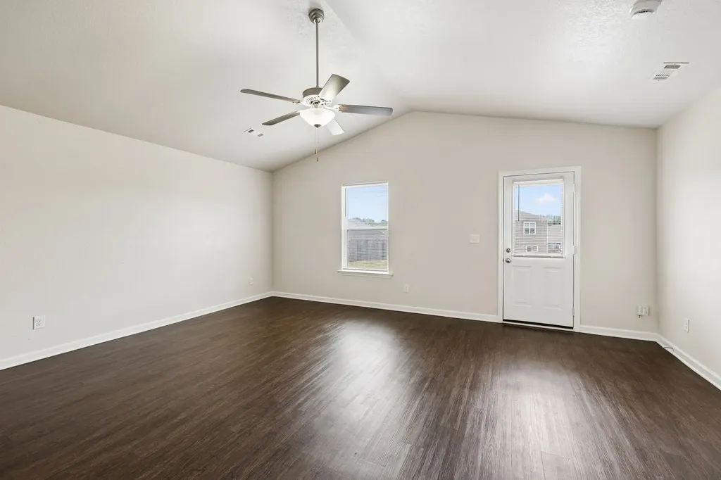 2702 Swarm Court Columbia TN 38401