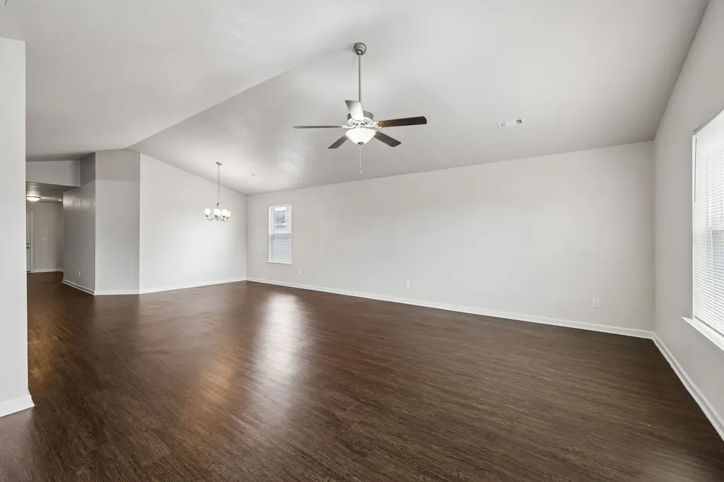 2702 Swarm Court Columbia TN 38401