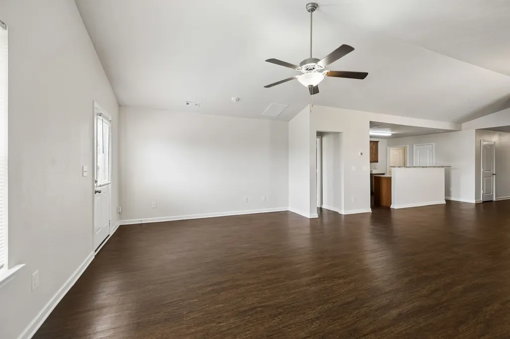 2702 Swarm Court Columbia TN 38401
