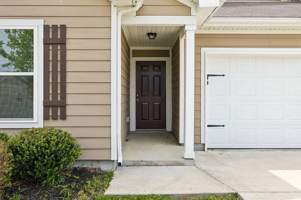 2702 Swarm Court Columbia TN 38401
