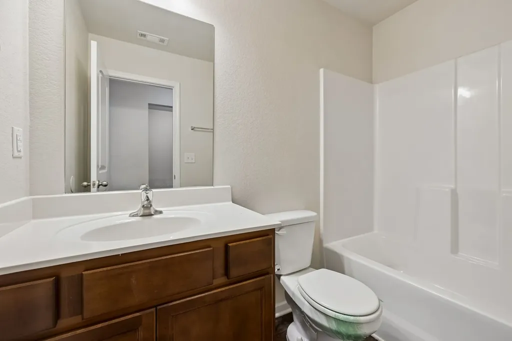 2702 Swarm Court Columbia TN 38401