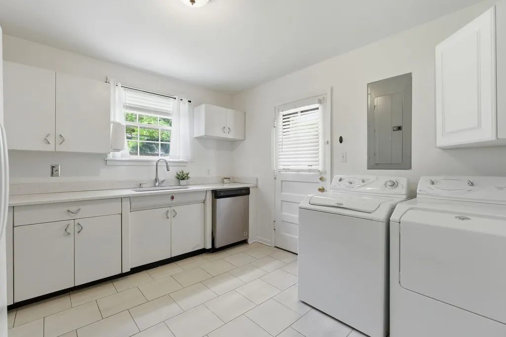 5615 Meadowcrest Lane Nashville TN 37209
