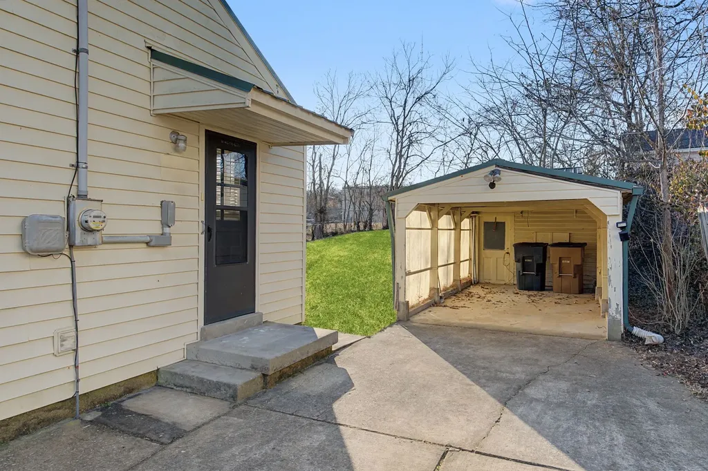 5615 Meadowcrest Lane Nashville TN 37209