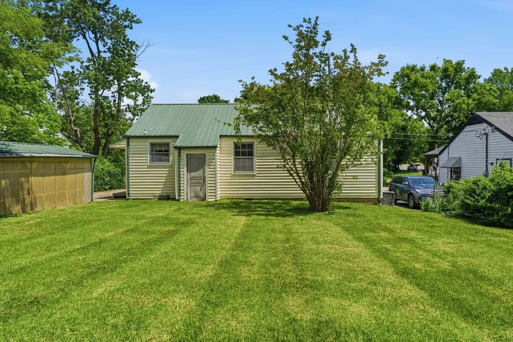 5615 Meadowcrest Lane Nashville TN 37209