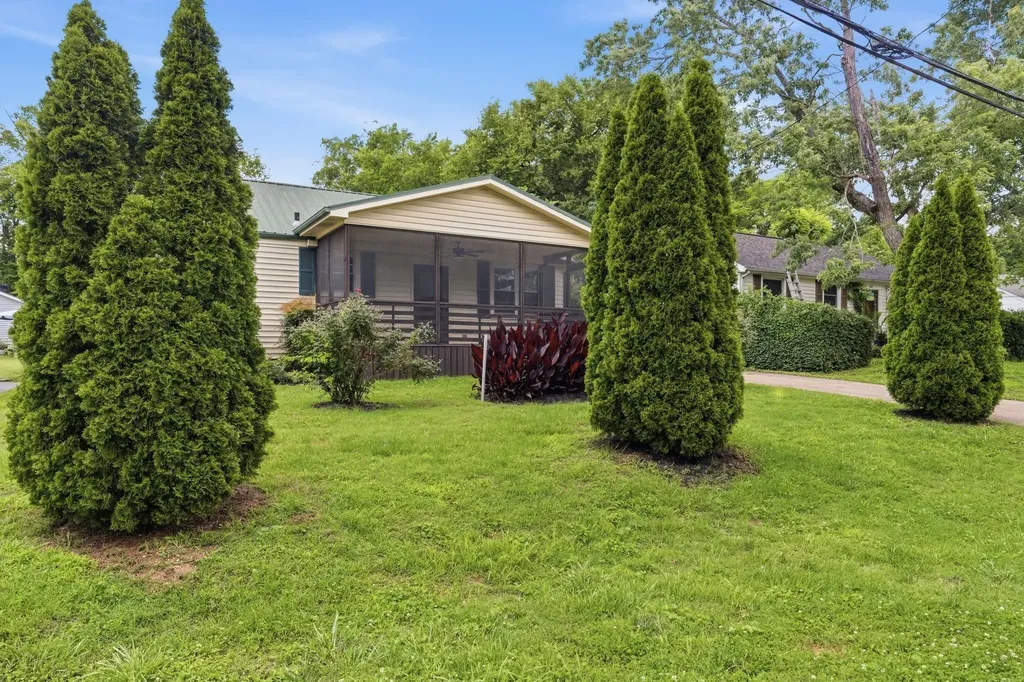 5615 Meadowcrest Lane Nashville TN 37209