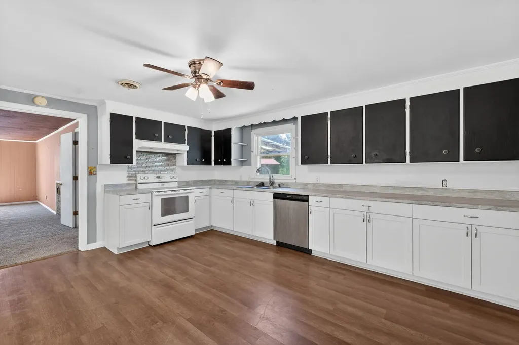 5979 Highway 100 Bon Aqua TN 37025