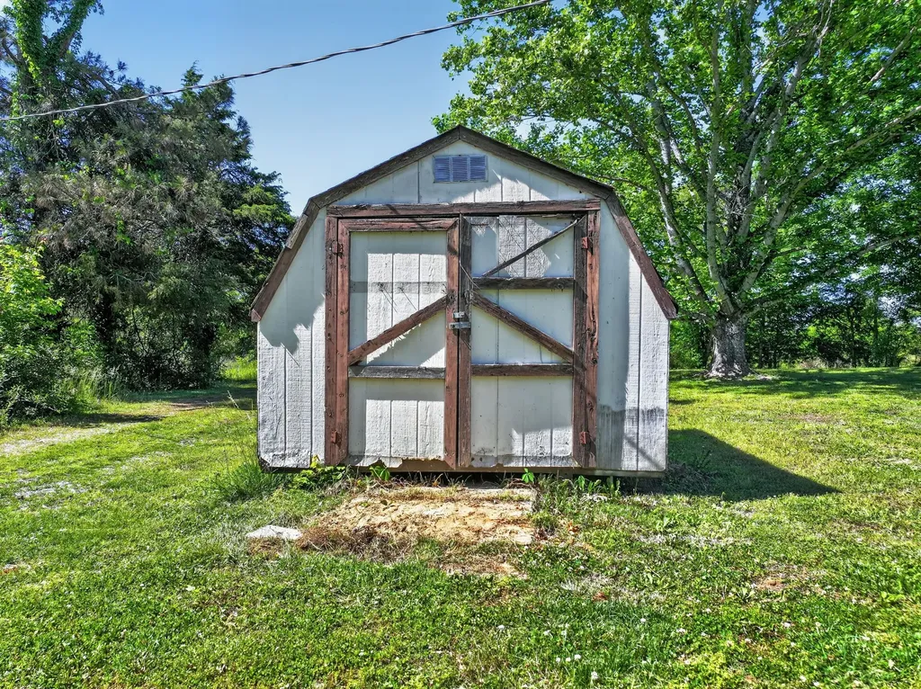 5979 Highway 100 Bon Aqua TN 37025