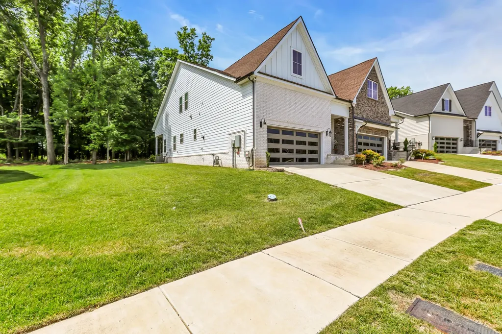 3048 Wiltshire Park Place Hermitage TN 37076