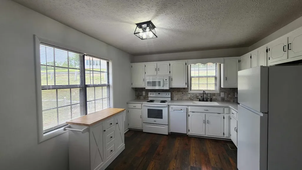 1825 Free Hill Road Celina TN 38551