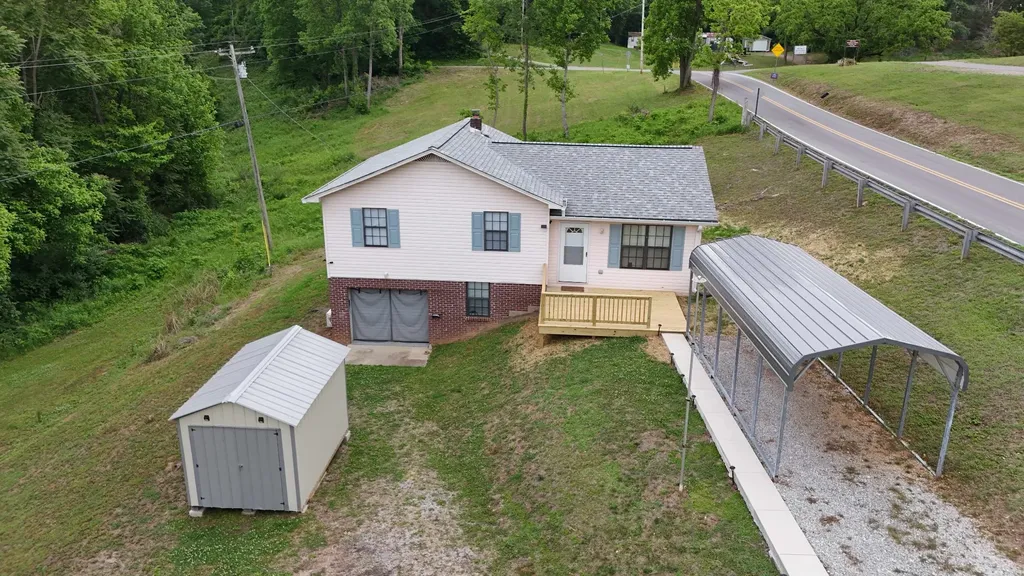 1825 Free Hill Road Celina TN 38551