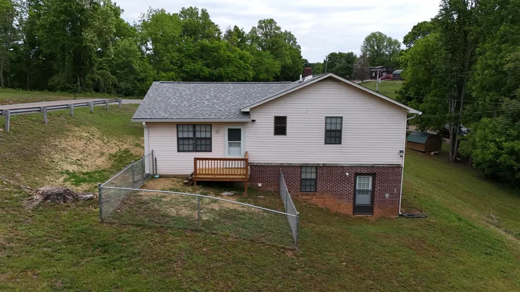 1825 Free Hill Road Celina TN 38551