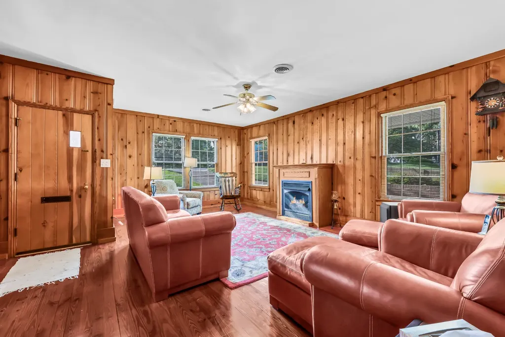 140 E Glenwood Drive Clarksville TN 37040