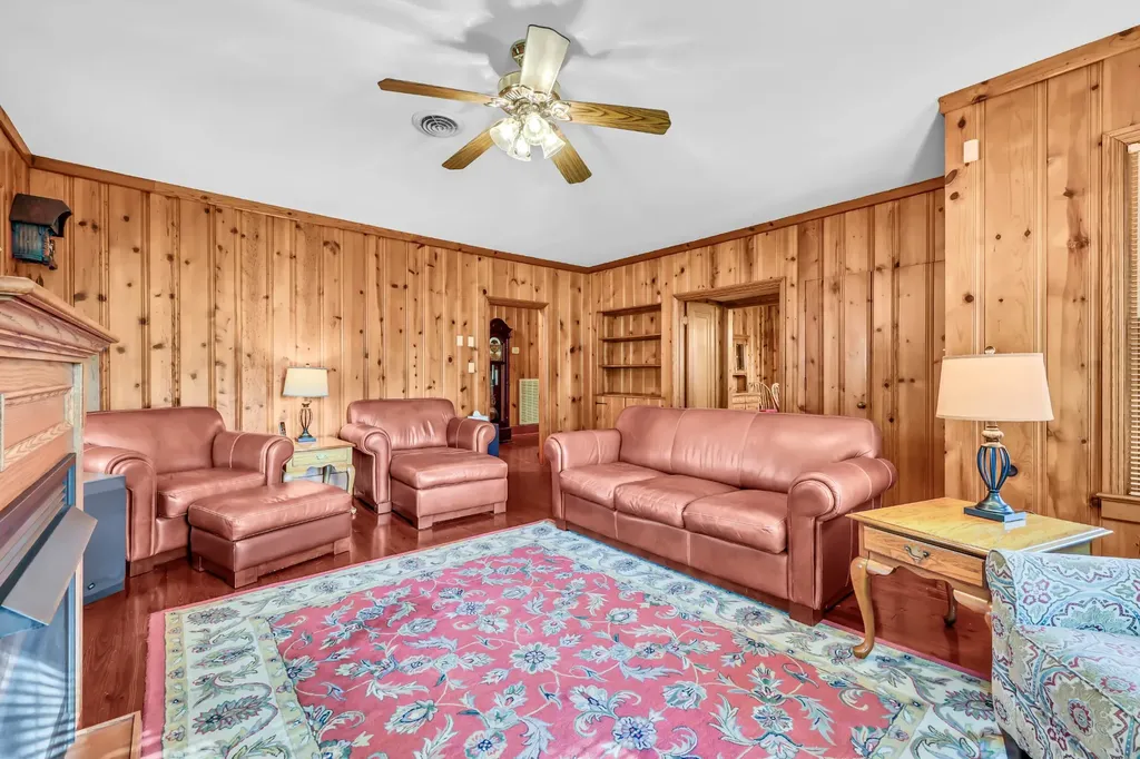 140 E Glenwood Drive Clarksville TN 37040