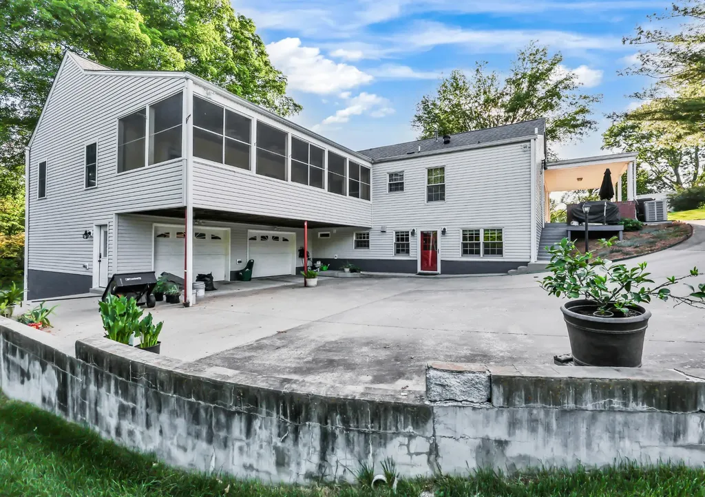 140 E Glenwood Drive Clarksville TN 37040