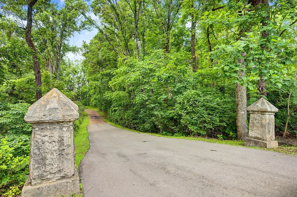 732 Sneed Road, W Franklin TN 37069