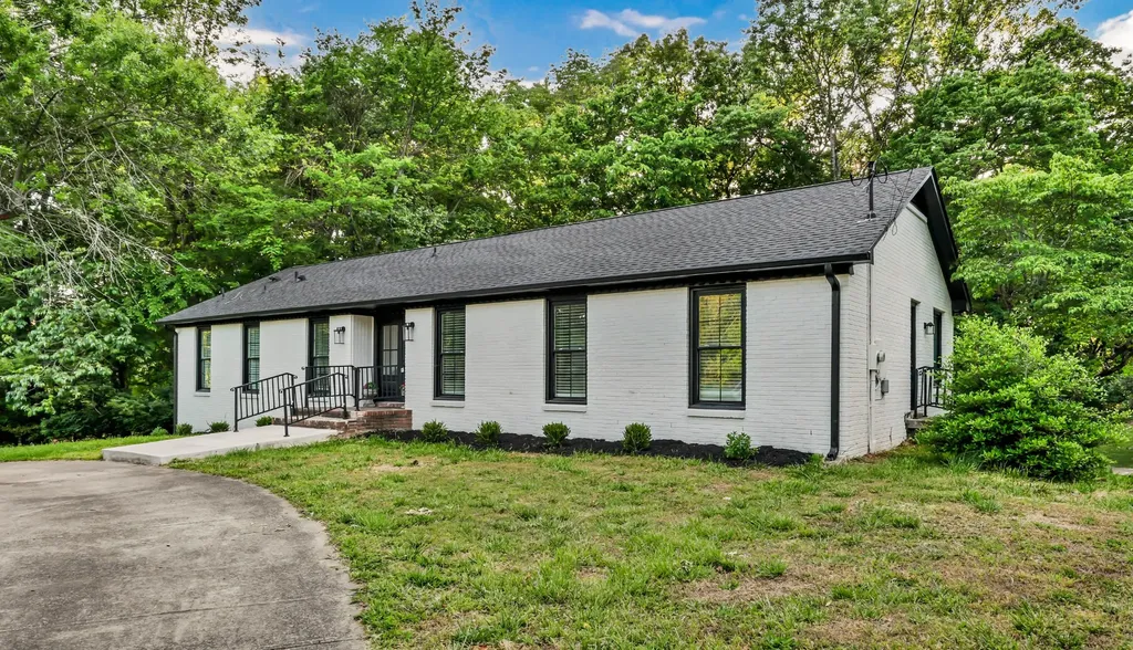 351 Hampshire Drive Clarksville TN 37043