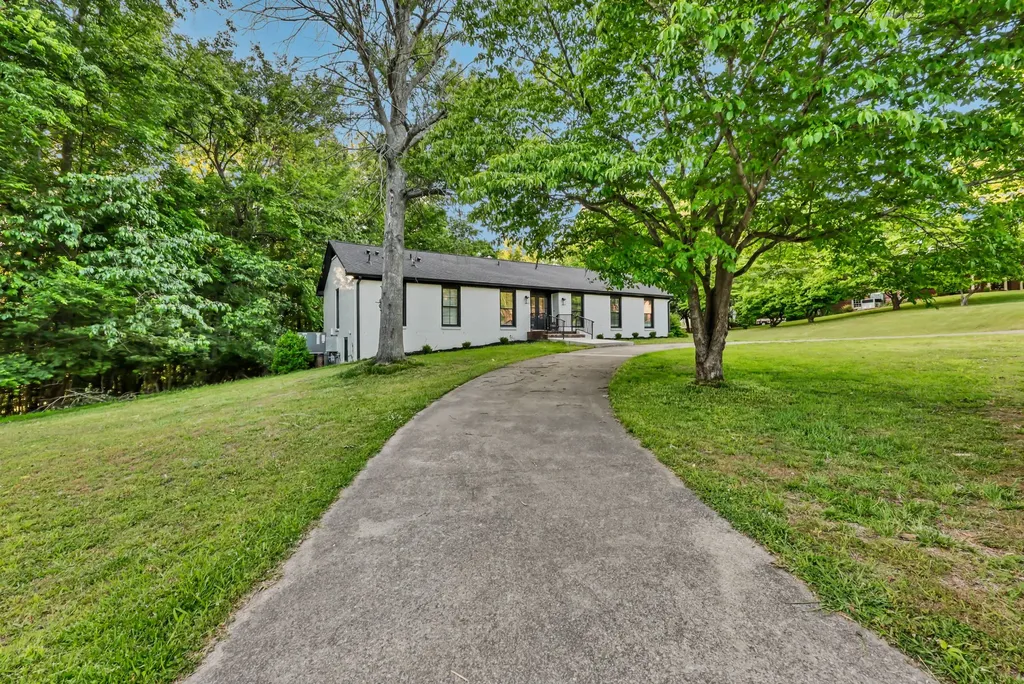 351 Hampshire Drive Clarksville TN 37043