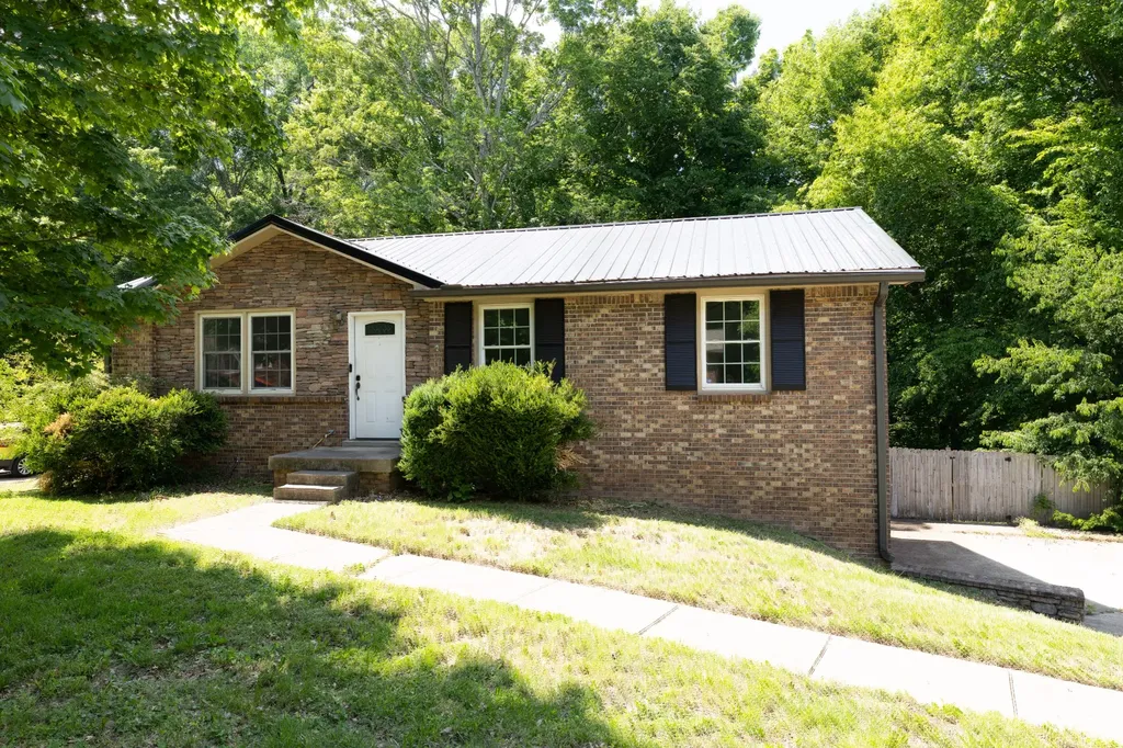 2733 Turner Lane Clarksville TN 37040