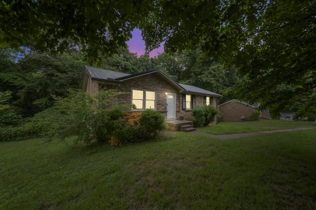 2733 Turner Lane Clarksville TN 37040