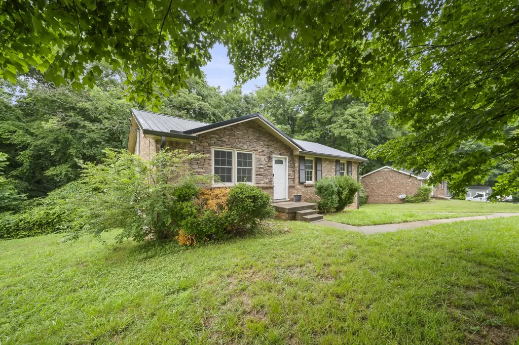 2733 Turner Lane Clarksville TN 37040
