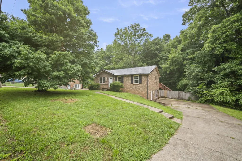 2733 Turner Lane Clarksville TN 37040