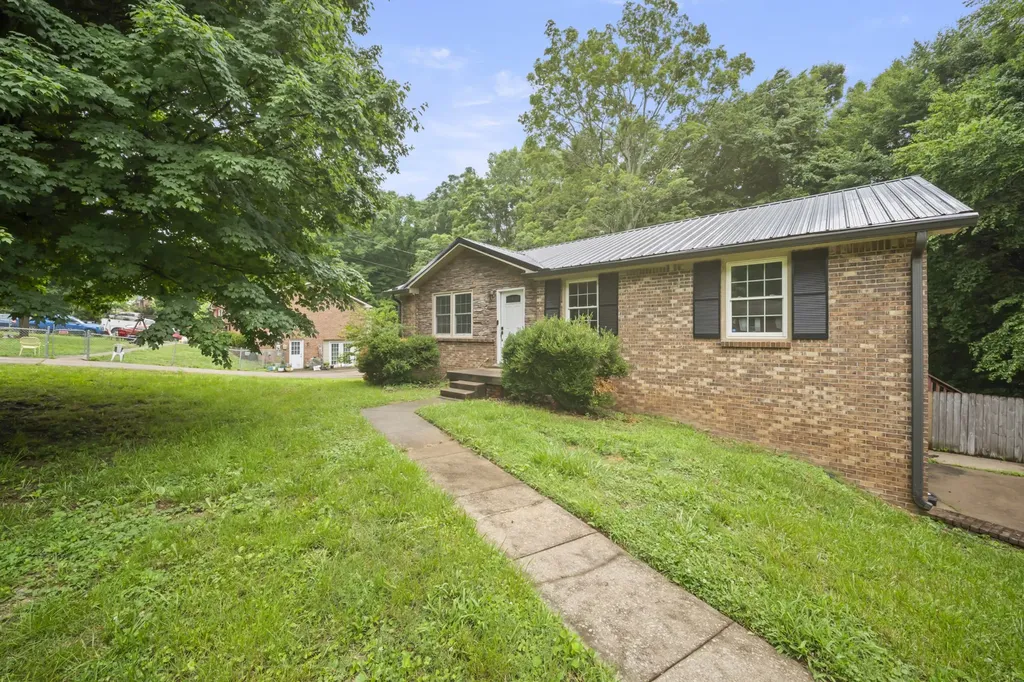 2733 Turner Lane Clarksville TN 37040