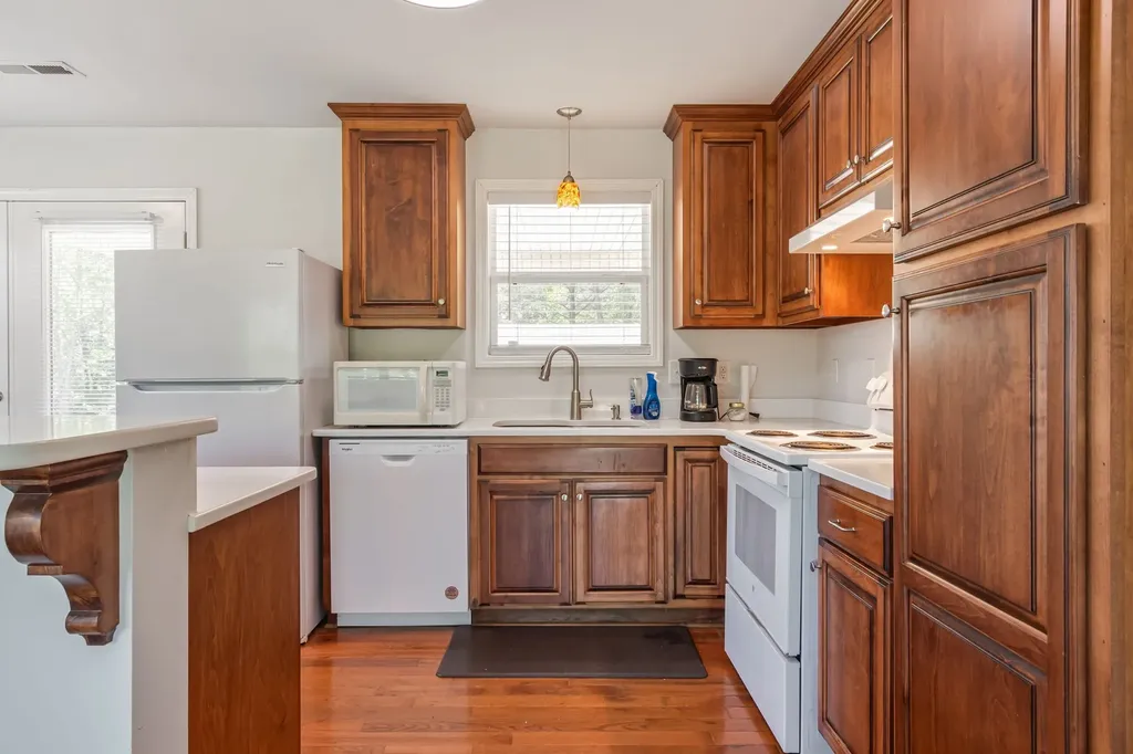 9127 Crestview Drive Bon Aqua TN 37025