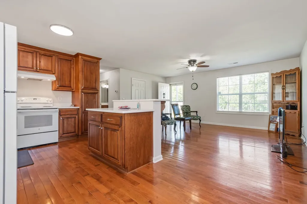 9127 Crestview Drive Bon Aqua TN 37025