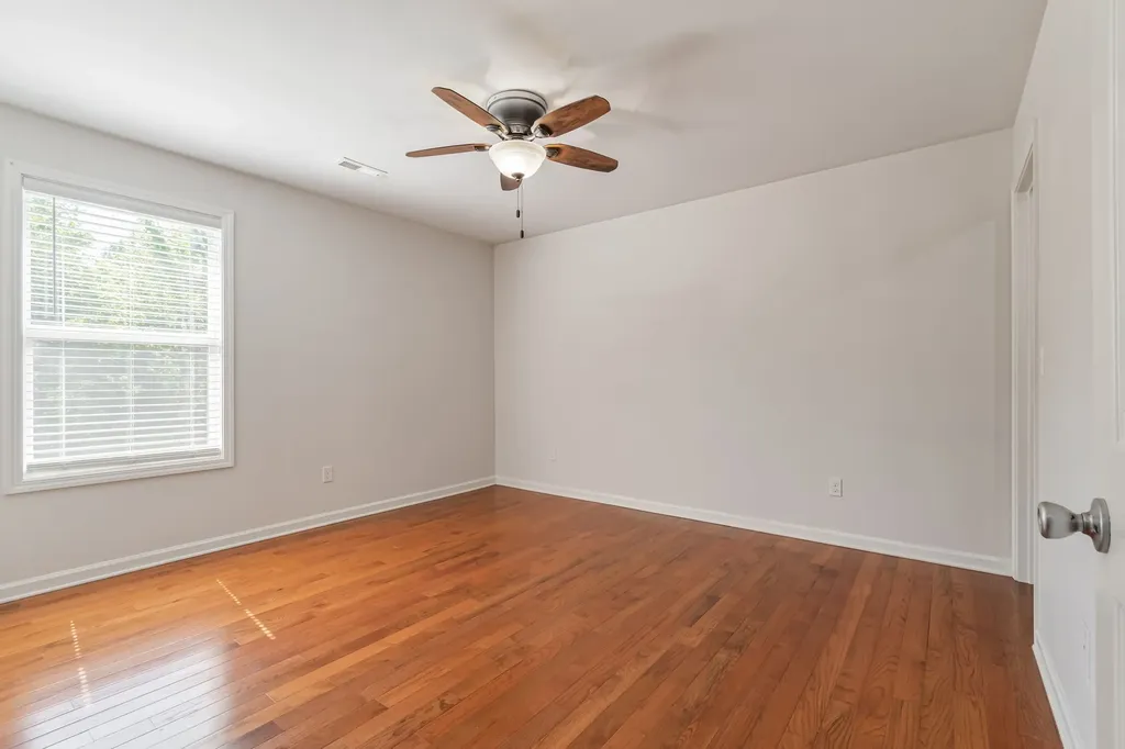 9127 Crestview Drive Bon Aqua TN 37025
