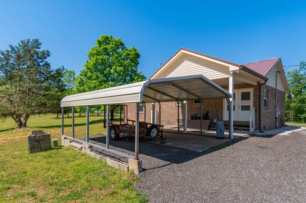 9127 Crestview Drive Bon Aqua TN 37025