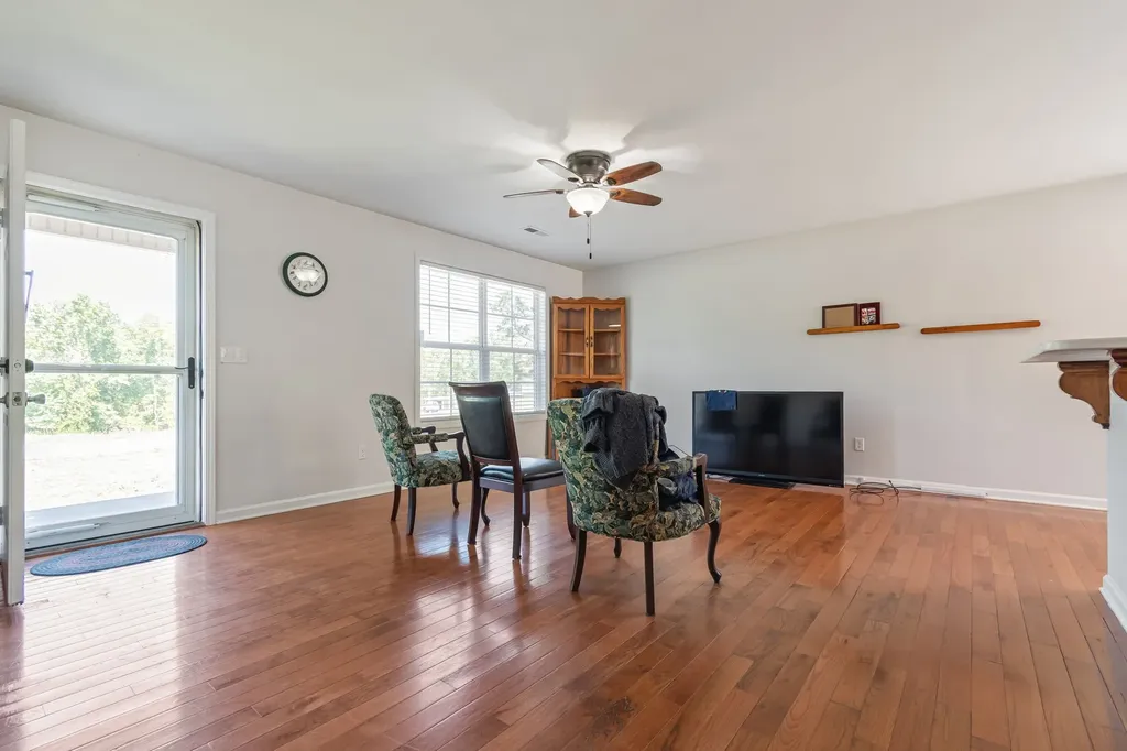 9127 Crestview Drive Bon Aqua TN 37025