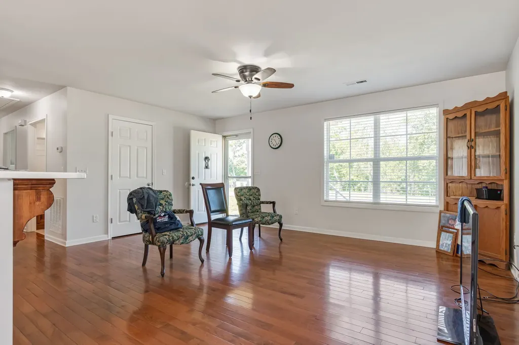 9127 Crestview Drive Bon Aqua TN 37025