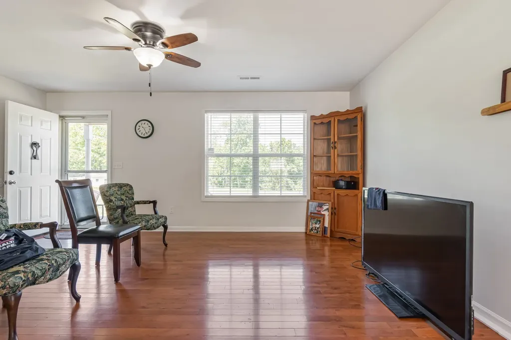 9127 Crestview Drive Bon Aqua TN 37025