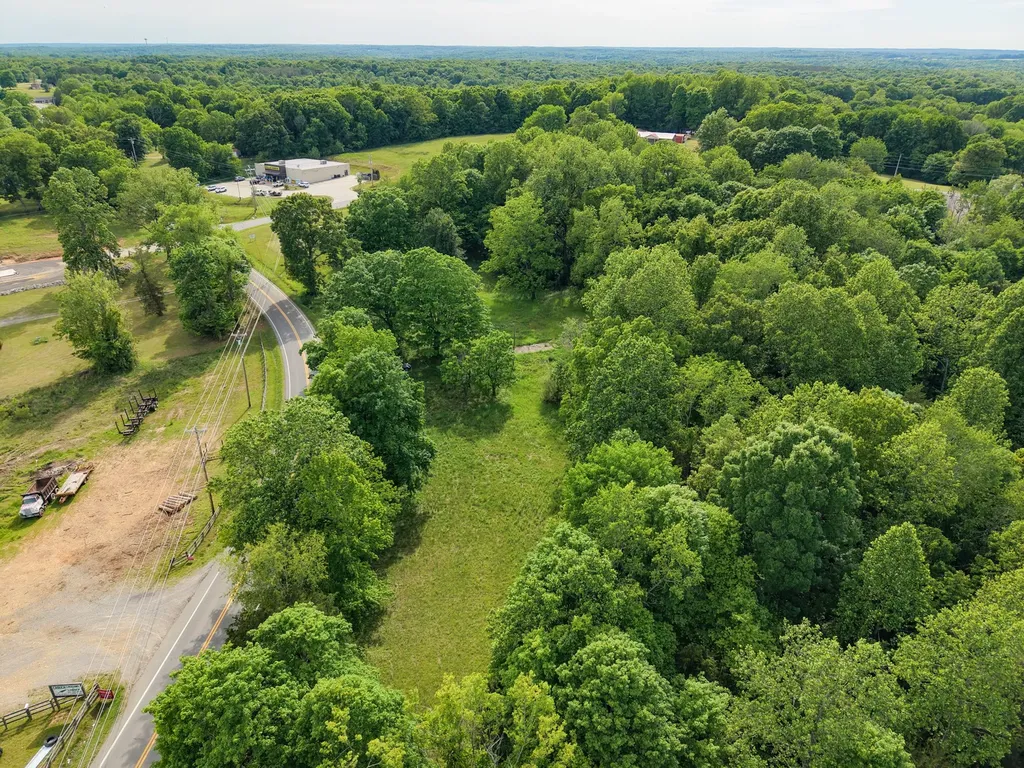 2815 Highway 49, E Charlotte TN 37036