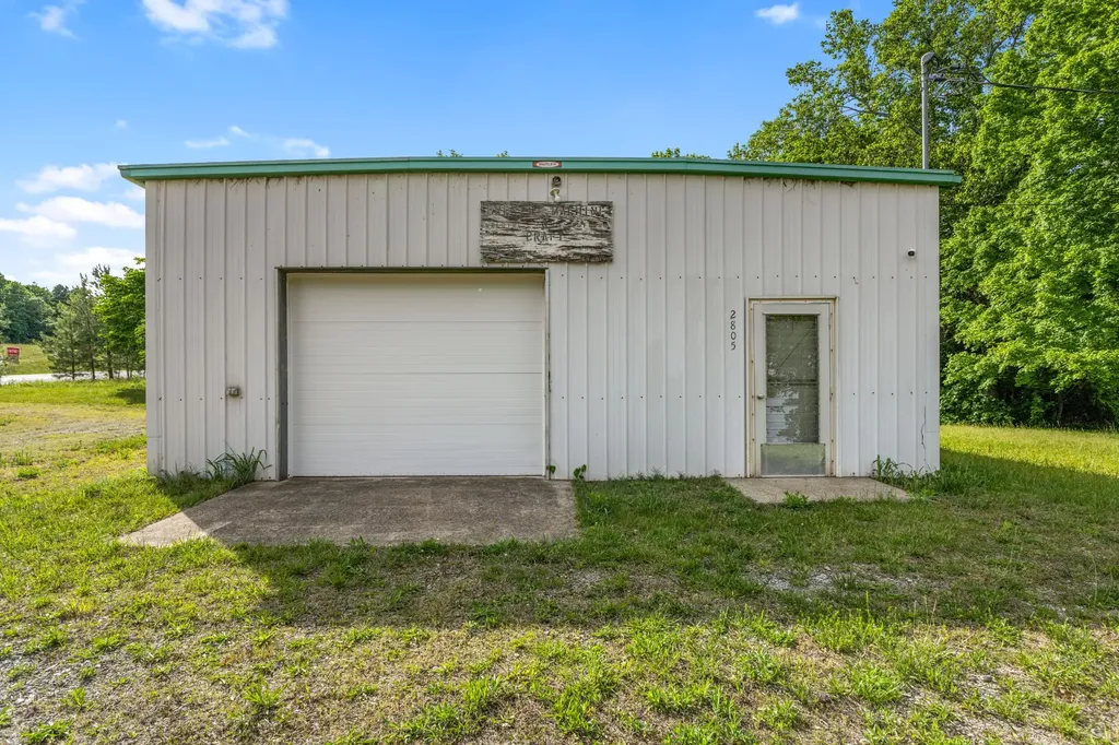 2815 Highway 49, E Charlotte TN 37036