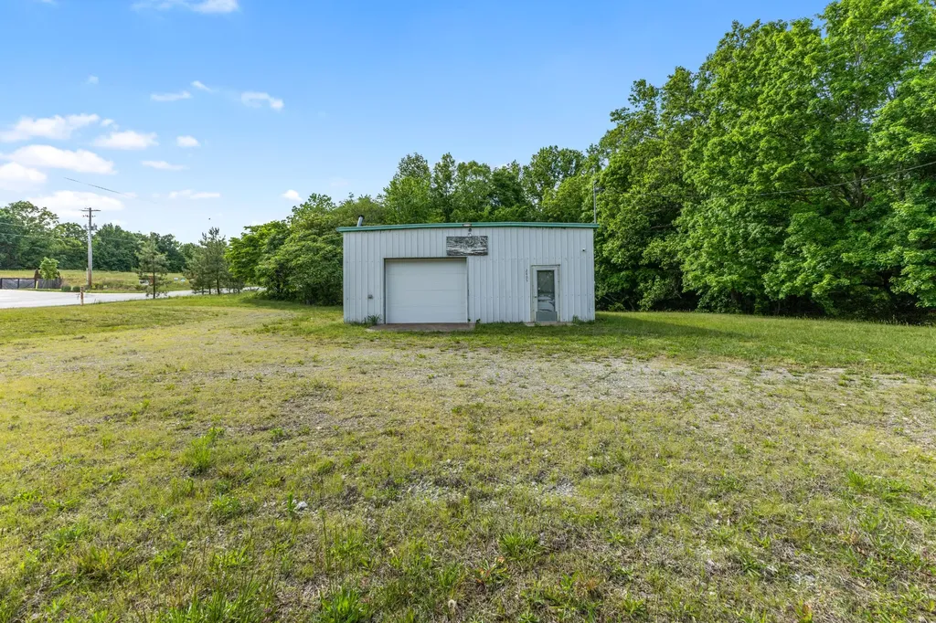 2815 Highway 49, E Charlotte TN 37036
