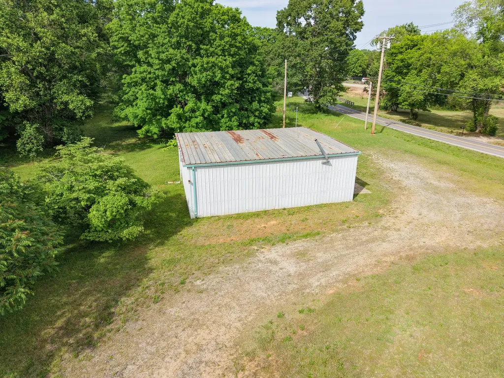 2815 Highway 49, E Charlotte TN 37036