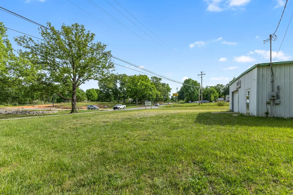 2815 Highway 49, E Charlotte TN 37036