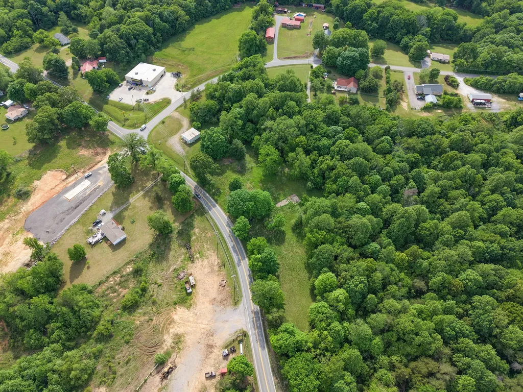 2815 Highway 49, E Charlotte TN 37036